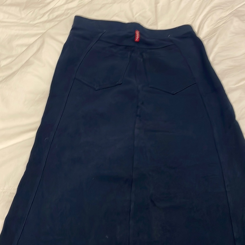 Hard tail skirt